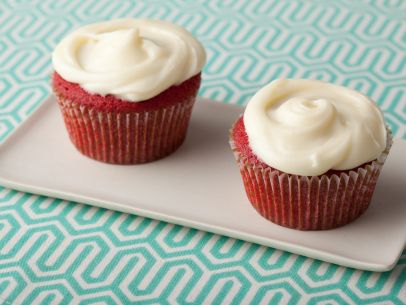 PA1008_red-velvet-cupcakes_s4x3.jpg.rend.sni12col.landscape