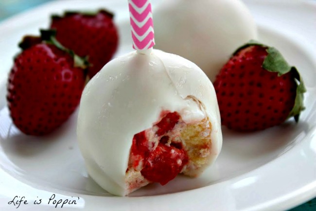 Strawberry-Shortcake-Cake-Pops-650x434