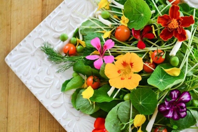 Everything you want to know about edible flowers (plus recipes)